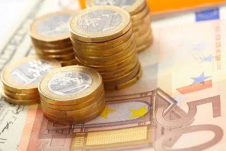 Comune Colle di Val d’Elsa: 350.000 euro per emergenza abitativa Euro, banconote e monete