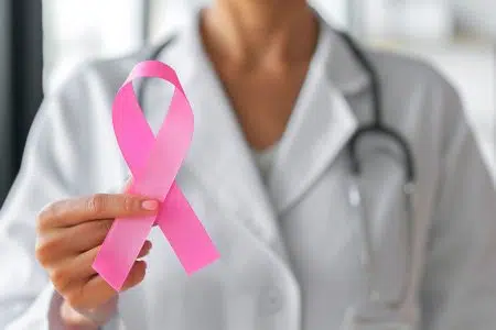 Visite senologiche, ottobre rosa all’ospedale di Campostaggia Fiocco rosa, medico