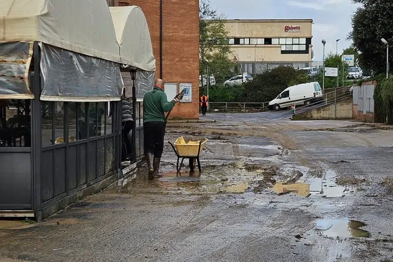 Alluvione, il Comune di Siena stanzia 80 mila euro a sostegno delle imprese Maltempo a Siena, allagamento