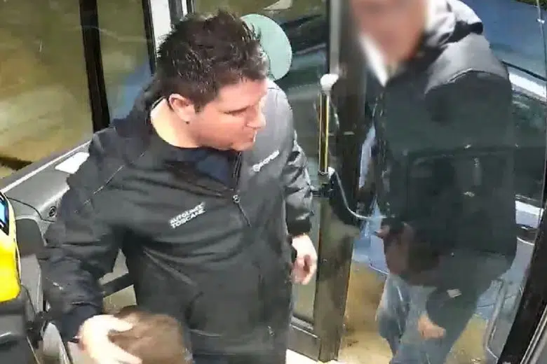Maltempo, salvataggio autista bus a Siena