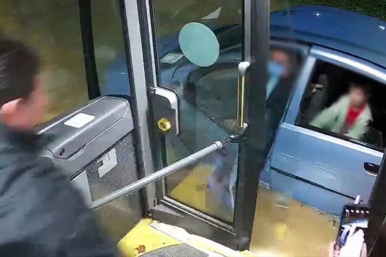 Maltempo, salvataggio autista bus a Siena