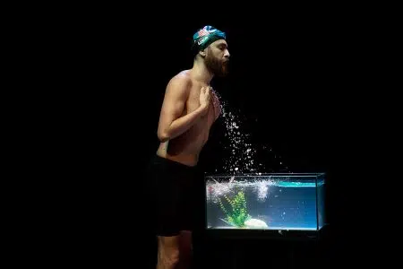 “Overload”, il sovraccarico dei tempi moderni in scena al Politeama "Overload", scena dello spettacolo teatrale