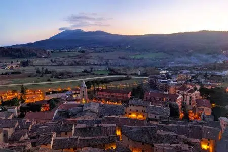 Comunità energetica rinnovabile di Sarteano: programmati i primi due incontri Sarteano, panorama al tramonto
