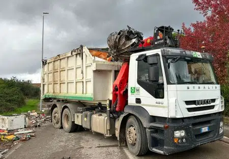 Sei Toscana al lavoro nei territori colpiti dal maltempo Sei Toscana, camion maltempo