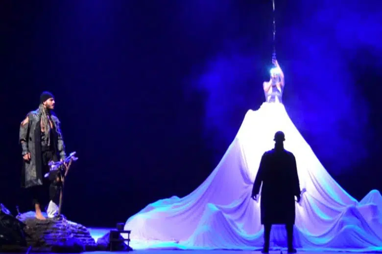 La tragedia greca di Filottete al Teatro dei Rinnovati Una scena della tragedia di Sofocle "Filottete"