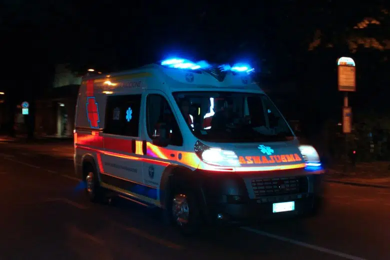 Incidente stradale a Montepulciano: quattro feriti tra cui un minore Ambulanza, notte