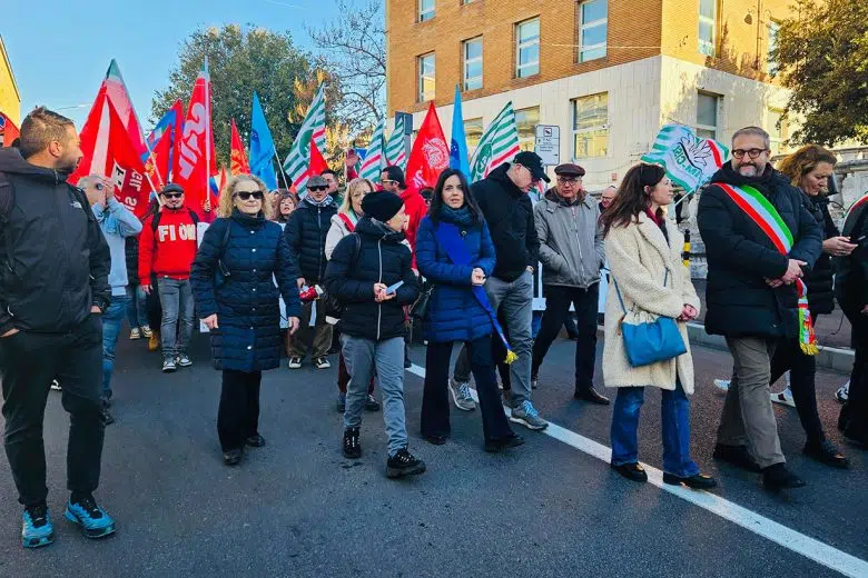 Beko, l’intervento del Sindaco di Siena durante la manifestazione di lunedì 25 novembre Manifestazione Beko Siena