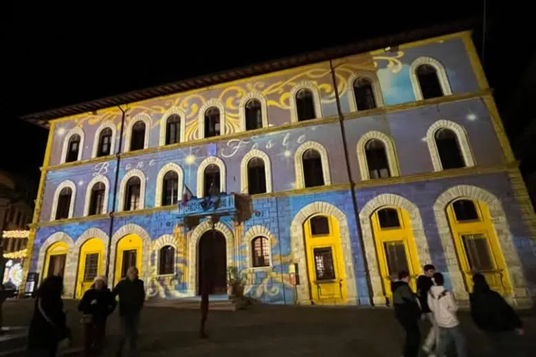 Natale a Poggibonsi: con un fine settimana dedicato al mondo del gin aprono i mercatini natalizi Natale a Poggibonsi, Palazzo Comunale