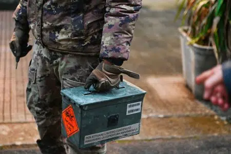 Rimosso ordigno esplosivo ritrovato in un immobile di Siena Ordigno esplosivo ritrovato a Siena, Esercito