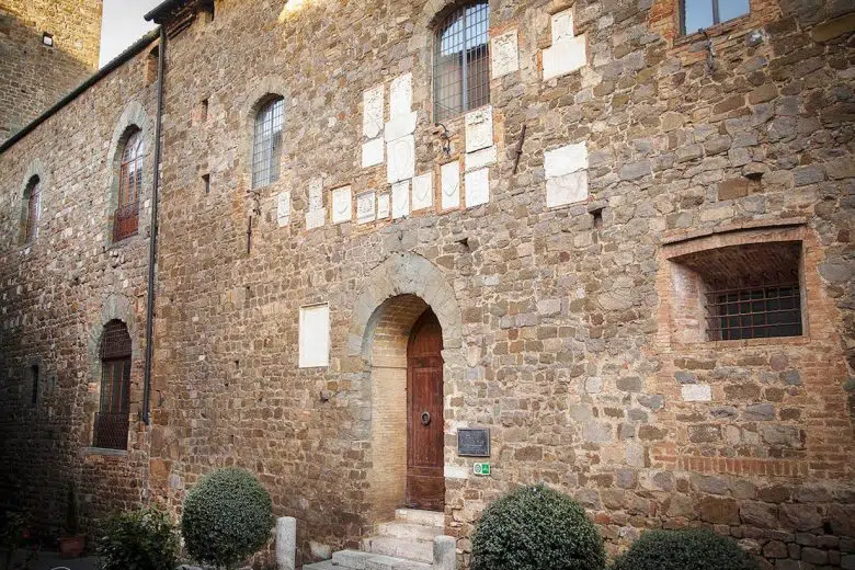 A Montalcino sostegno alle persone in difficoltà economica temporanea Palazzo Comunale di Montalcino