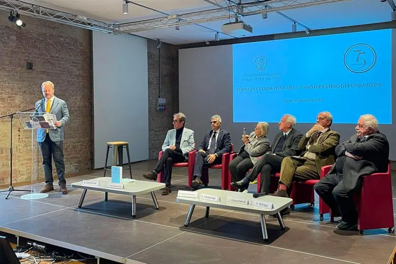 A siena festeggiati i 75 anni dell’Accademia Italiana della Vite e del Vino I 75 anni dell'Accademia italiana della Vite e del Vino a Siena