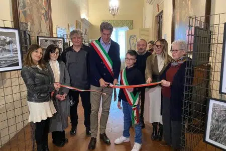 Montepulciano: inaugurata la mostra fotografica “La Marcia dei Bambini” di Mauro Zorer Montepulciano, inaugurazione mostra "La Marcia dei Bambini" di Mauro Zorer