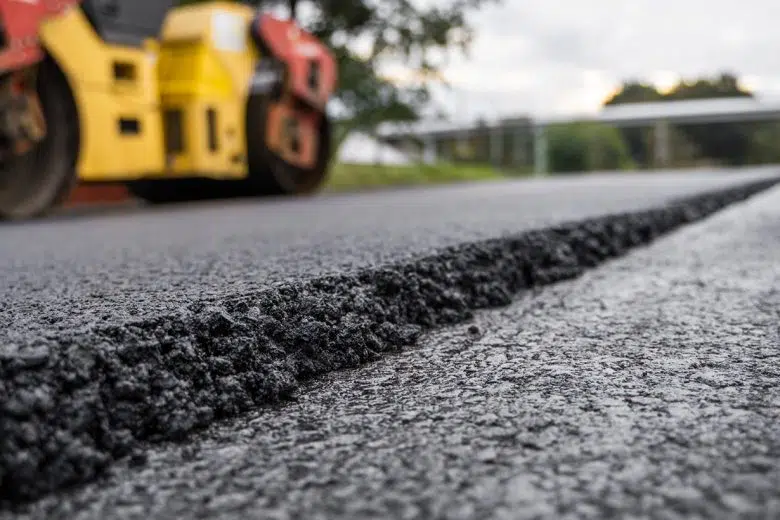 Siena, viale Bracci: al via i lavori di asfaltatura e nuova fermata bus Asfaltatura strada, rullo
