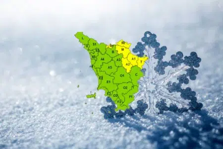 Neve e mareggiate: codice giallo in parte della Toscana Codice giallo neve e mareggiate in Toscana