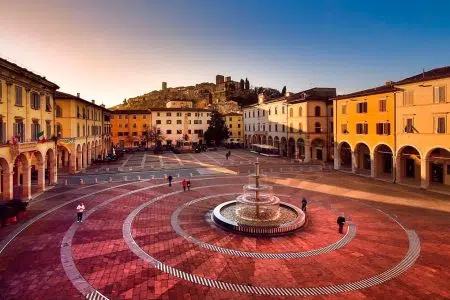 Colle di Val d'Elsa, piazza Arnolfo