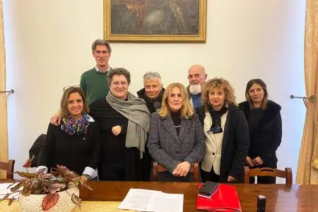 Montepulciano, siglato l’accordo sul Bilancio di previsione 2025 Comune di Montepulciano, gruppo accordo Bilancio di previsione 2025
