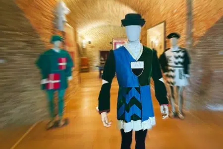 “Segui la festa”, prosegue il Natale a Siena Costumi Palio di Siena