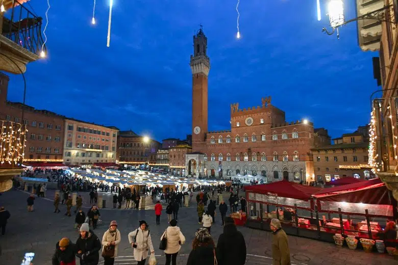 Il Mercato nel Campo conquista senesi e turisti Mercato nel Campo