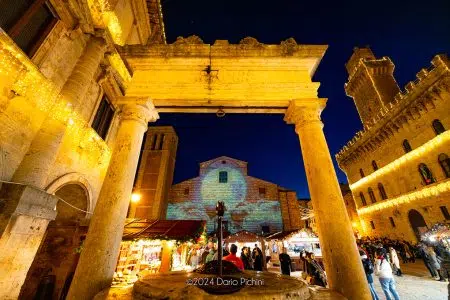 Natale a Montepulciano: fine settimana tra mercatini, musica e tradizioni da vivere insieme Natale a Montepulciano, Piazza Grande