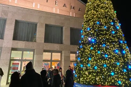 Mercatini, musica e il pullman dei supereroi per il Natale a Poggibonsi Natale a Poggibonsi, Politeama