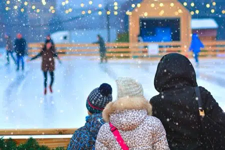 “Segui la festa”, a Siena la pista del ghiaccio ed il “Villaggio di Natale” Pista pattinaggio ghiaccio a Natale con neve
