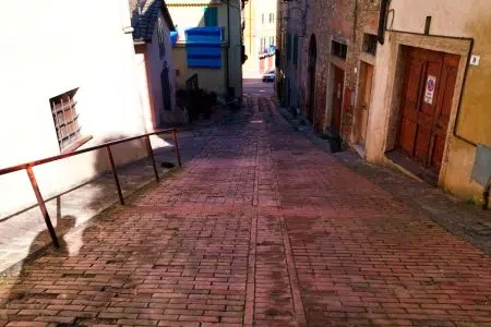 Poggibonsi, sarà sistemata la ‘salita mattonata’ di San Lucchese "Salita mattonata" San Lucchese a Poggibonsi