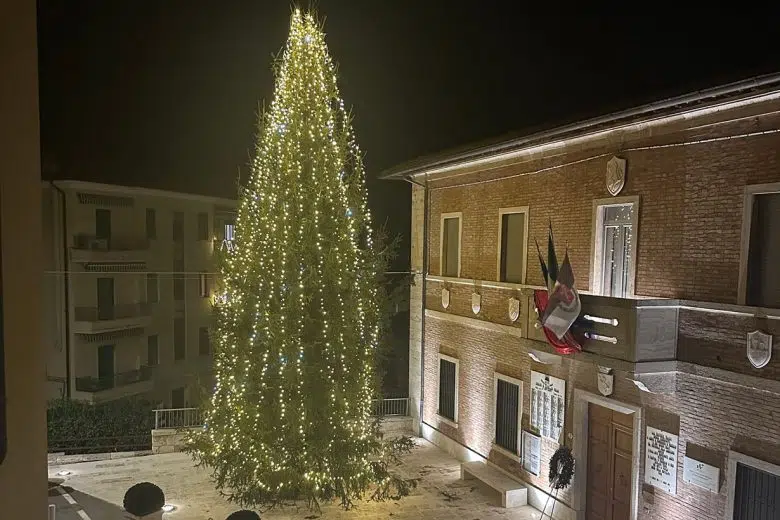 Rapolano: un Natale di cultura, musica e tradizione con eventi per tutti Rapolano Terme, albero di Natale, Palazzo Comunale