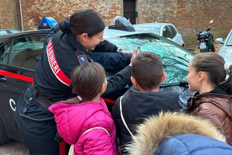 Scuola Savina Petrilli a Siena, visita Carabinieri