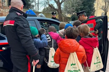 La scuola Savina Petrilli visita la caserma dei Carabinieri di Siena Scuola Savina Petrilli a Siena, visita Carabinieri