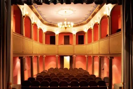 Max Collini e Giuseppe Civati al Teatrino Gori Martini di Serre di Rapolano Teatrino Gori Martini a Serre di Rapolano