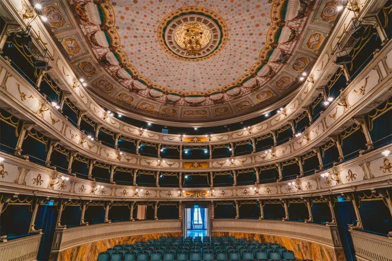In-Box dal Vivo 2026, ai Rozzi arriva “Abracadabra” Teatro dei Rozzi a Siena
