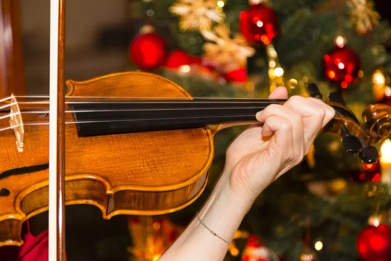 Le melodie delle Feste ad “Agorà Aou Senese – speciale Natale” Violino, Natale