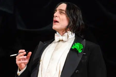 “Divagazioni e Delizie”, Oscar Wilde apre il 2025 dei Teatri di Siena Daniele Pecci in "Divagazione e delizie"