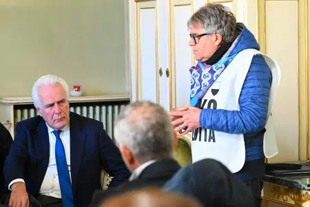 Beko, Giani al tavolo di Siena: “La multinazionale cambi il piano industriale” Eugenio Giani al tavolo Beko di Siena