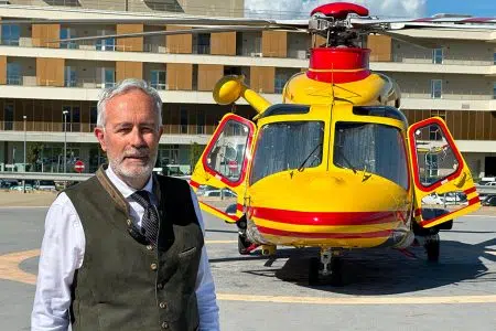 Stefano Barbadori con l'elicottero dell'elisoccorso Pegaso 2