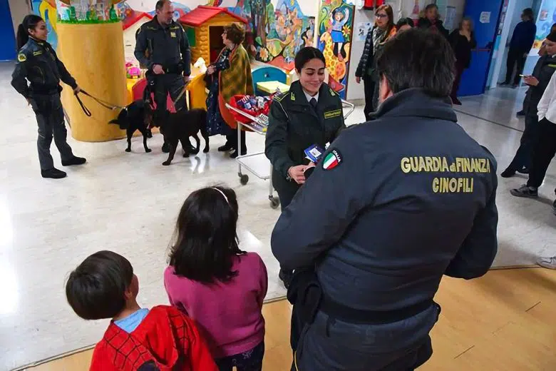 Befana Gdf all'ospedale di Siena
