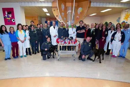 Sorrisi e allegria per i bambini dell’ospedale di Siena grazie alla Guardia di Finanza Befana Gdf all'ospedale di Siena
