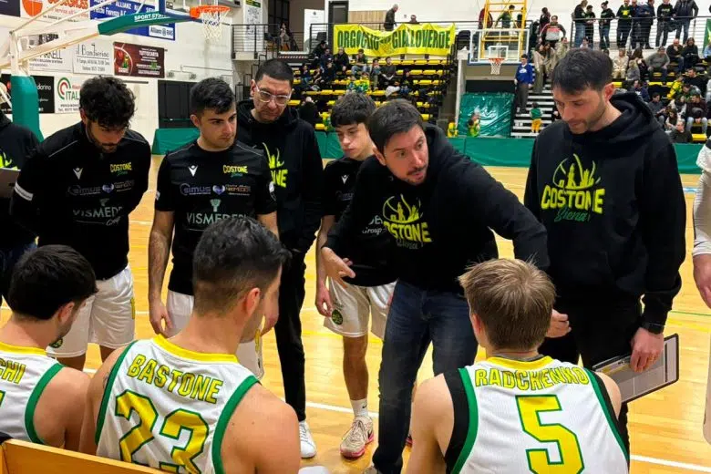 Costone Siena sconfitto al PalaOrlandi da Cecina MIchele Belletti, coach del Costone Siena durante un time-out
