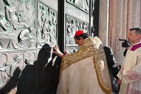 Giubileo a Siena, apertura porta Duomo da parte del cardinale Augusto Paolo Lojudice