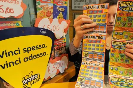 Gioco pubblico e tutela socio-sanitaria: a Cetona un convegno su ludopatia e gioco d’azzardo Gratta e vinci in bar tabaccheria