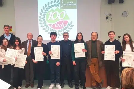 Licei Poliziani, consegnati i riconoscimenti e le borse di studio alle eccellenze Licei Poliziani di Montepulciano, borse di studio