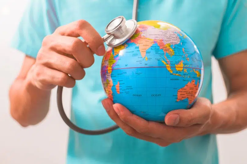 Medico salute ambiente, mappamondo, stetoscopio