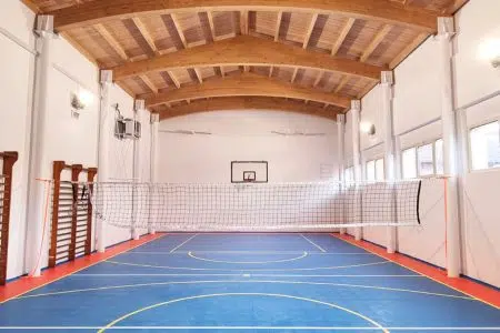 Riaperta la palestra della scuola media “Fucini” di Monteroni d’Arbia La palestra della scuola media "Fucini" a Monteroni d'Arbia