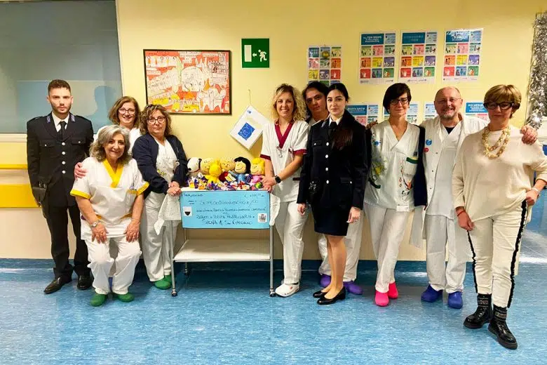 Campostaggia, la Polizia Penitenziaria porta un assegno per l’acquisto di culle di co-sleeping Polizia Penitenziaria all'ospedale di Campostaggia