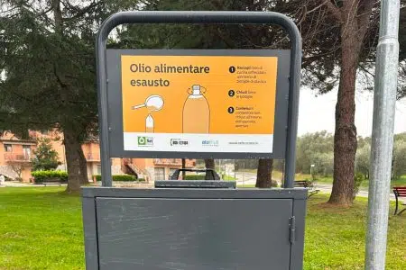 Rapolano Terme: collocati 5 raccoglitori di olio alimentare esausto Raccoglitore olio alimentare esausto