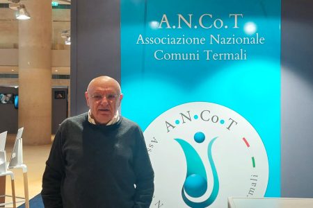 Rapolano Terme a Parigi con i Comuni termali italiani ed europei Il sindaco di Rapolano Terme, Alessandro Starnini, a Parigi