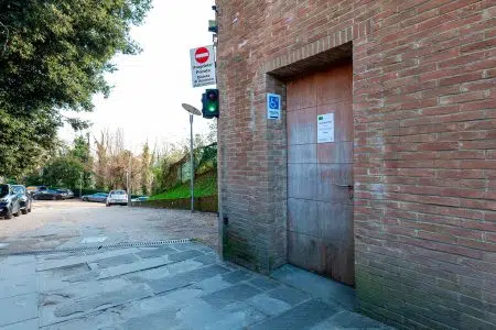 Siena, inaugurati i nuovi servizi igienici pubblici in piazza San Francesco Servizi igienici pubblici in piazza San Francesco a Siena