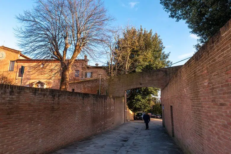 Servizi igienici pubblici in piazza San Francesco a Siena