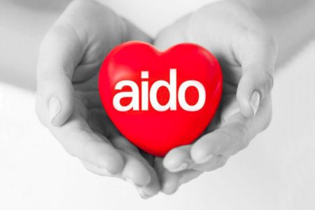 AIDO, mani tengono logo cuore