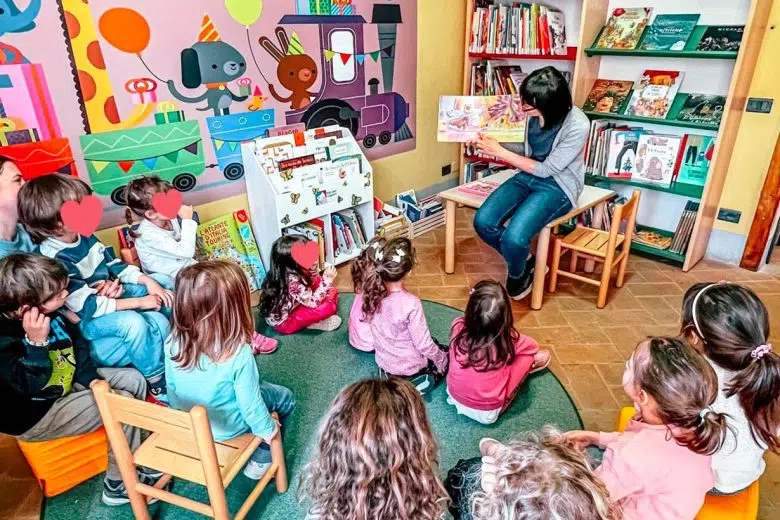Montepulciano, letture ad alta voce per bambini alla Biblioteca comunale Bambini alla Biblioteca comunale di Montepulciano